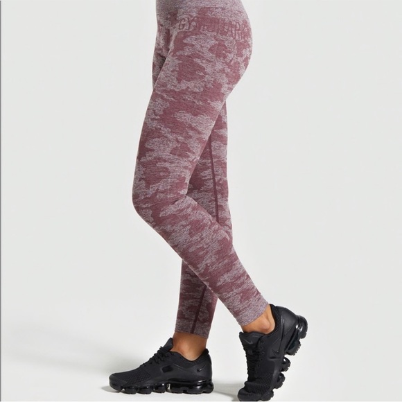 GYMSHARK SEAMLESS CAMO LEGGINGS BERRY RED - Picture 2 of 7